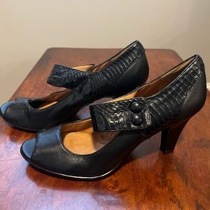 Söfft, open-toe, strappy, button, leather, heeled dress shoes